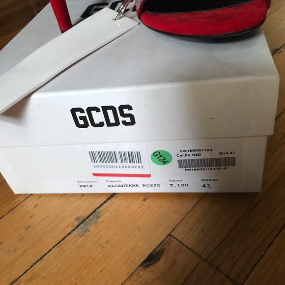 GCDS brand new size 11 but runs 2 size downs - Picture 14 of 15